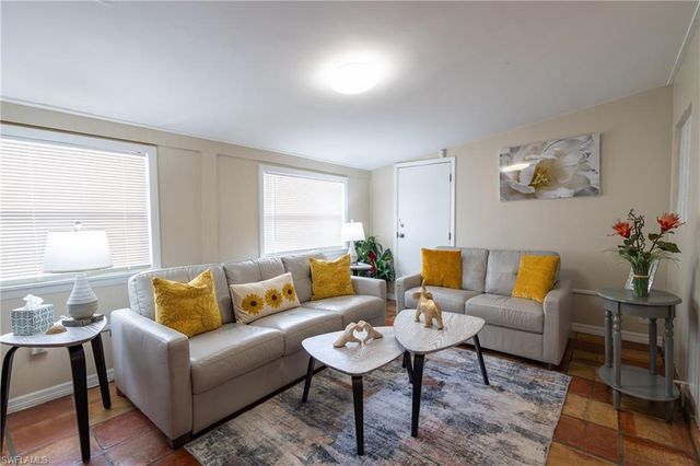 806 97th AVE N, Naples, FL 34108