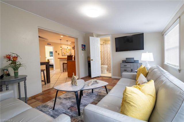 806 97th AVE N, Naples, FL 34108