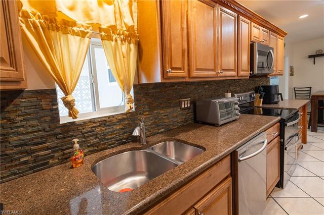 806 97th AVE N, Naples, FL 34108