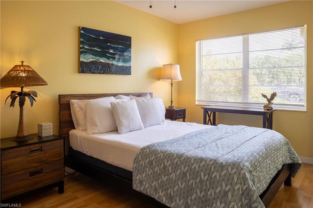 806 97th AVE N, Naples, FL 34108