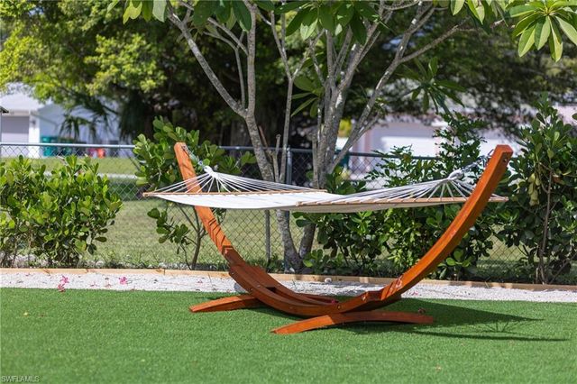 806 97th AVE N, Naples, FL 34108