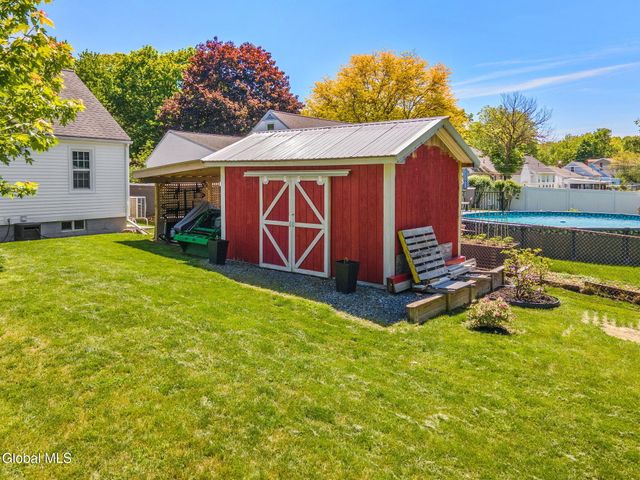 15 Brunswick Park Drive, Brunswick, NY 12180