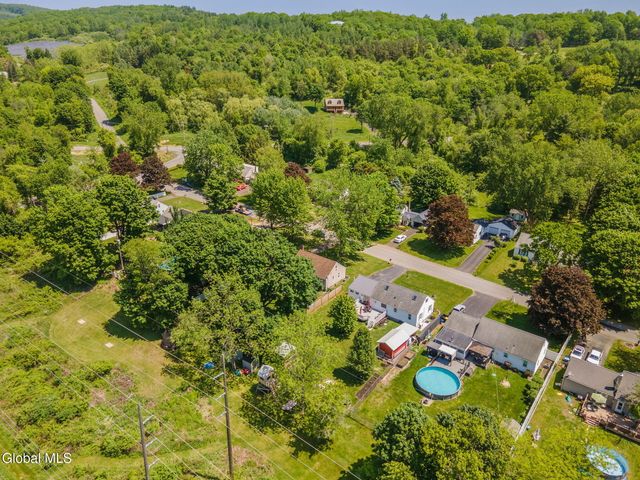 15 Brunswick Park Drive, Brunswick, NY 12180