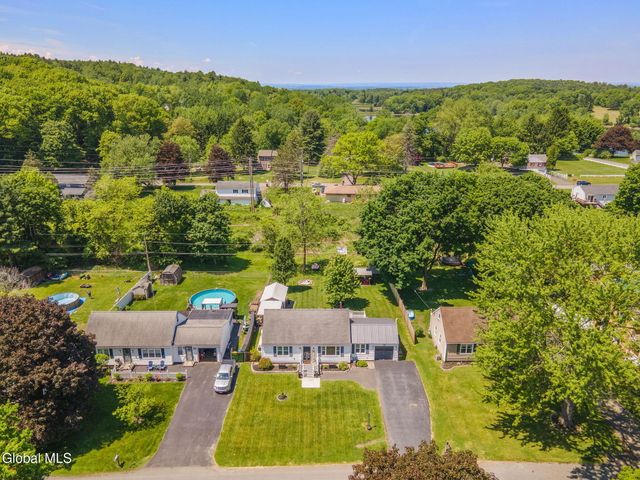 15 Brunswick Park Drive, Brunswick, NY 12180