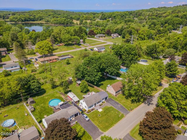 15 Brunswick Park Drive, Brunswick, NY 12180