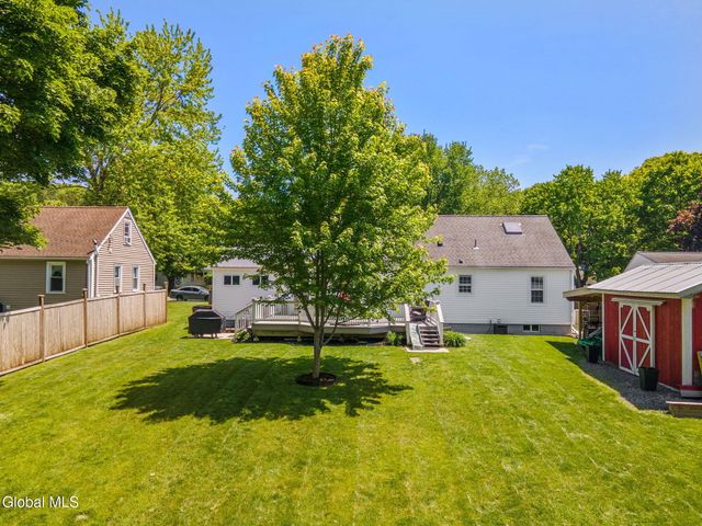 15 Brunswick Park Drive, Brunswick, NY 12180