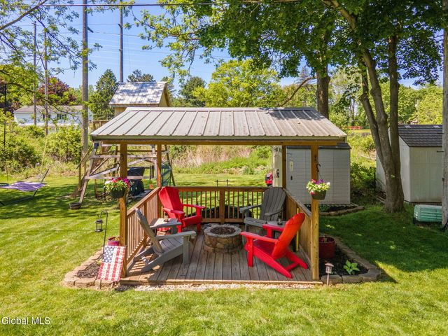 15 Brunswick Park Drive, Brunswick, NY 12180