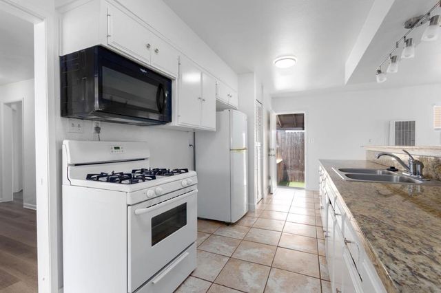 2840 Ridgeway Dr, National City, CA 91950