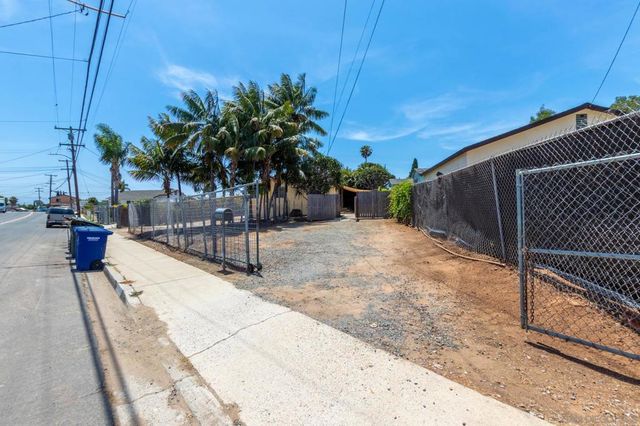2840 Ridgeway Dr, National City, CA 91950