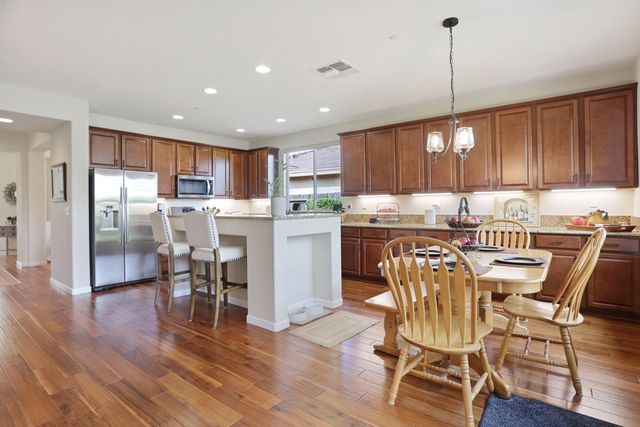 438 Castle Oaks Dr, Ione, CA 95640