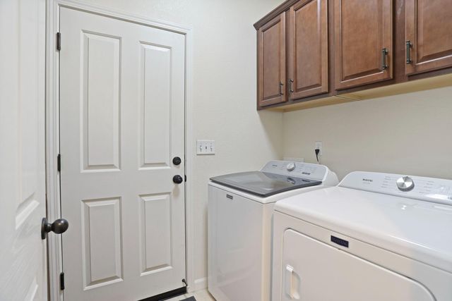 438 Castle Oaks Dr, Ione, CA 95640