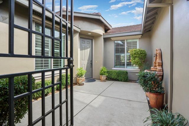 438 Castle Oaks Dr, Ione, CA 95640