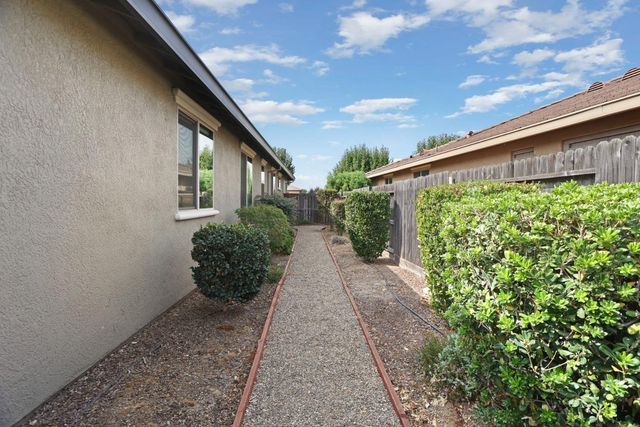 438 Castle Oaks Dr, Ione, CA 95640