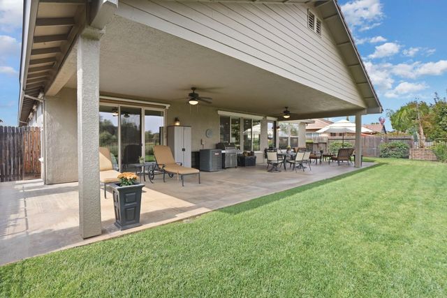 438 Castle Oaks Dr, Ione, CA 95640