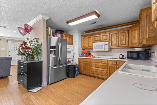 2009 Red Oak Drive, Irving, TX 75060