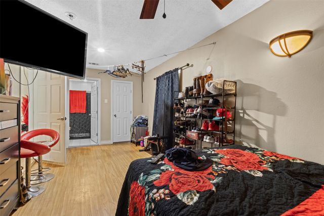2009 Red Oak Drive, Irving, TX 75060