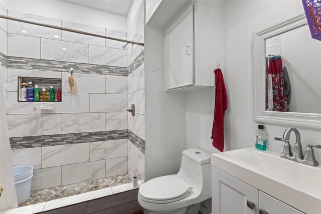 2009 Red Oak Drive, Irving, TX 75060