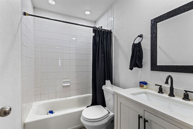 2009 Red Oak Drive, Irving, TX 75060