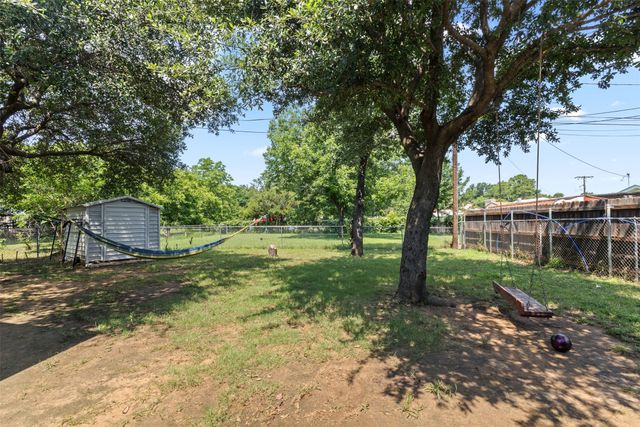 2009 Red Oak Drive, Irving, TX 75060