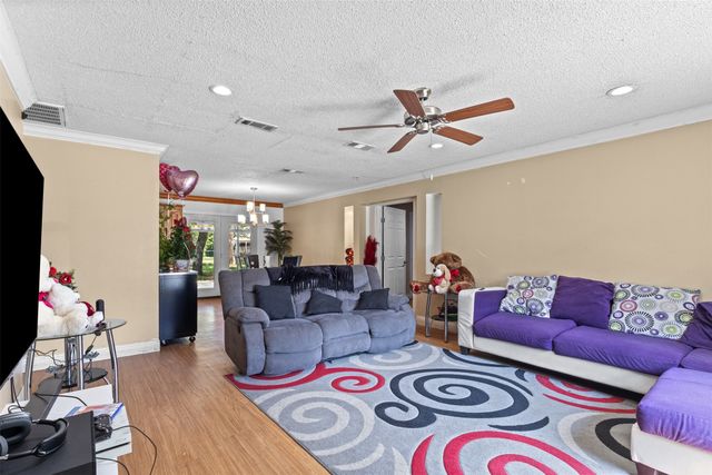 2009 Red Oak Drive, Irving, TX 75060