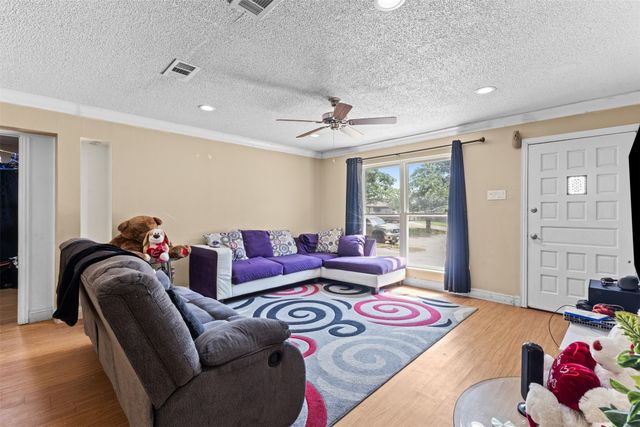2009 Red Oak Drive, Irving, TX 75060