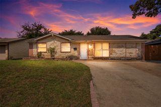 2009 Red Oak Drive, Irving, TX 75060