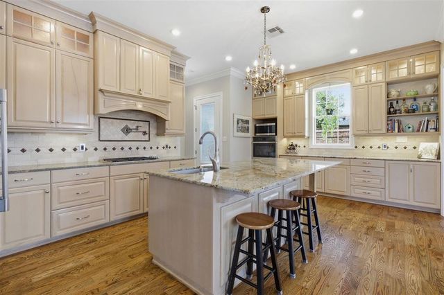 1114 Benvue Lane, Lake Charles, LA 70605