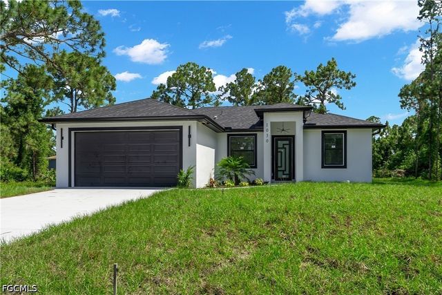 1030 Hunter ST E, Lehigh Acres, FL 33974