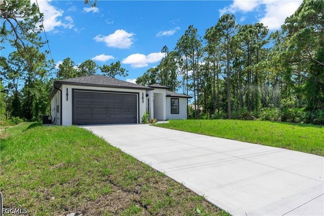 1030 Hunter ST E, Lehigh Acres, FL 33974