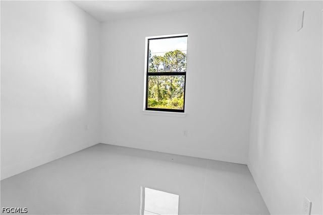 1030 Hunter ST E, Lehigh Acres, FL 33974