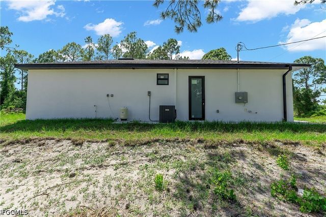 1030 Hunter ST E, Lehigh Acres, FL 33974