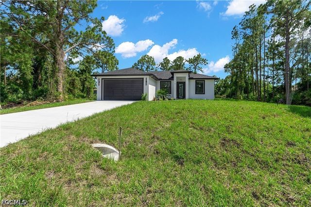 1030 Hunter ST E, Lehigh Acres, FL 33974