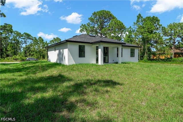 1030 Hunter ST E, Lehigh Acres, FL 33974