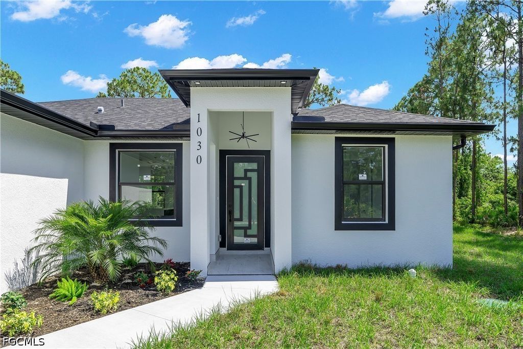 1030 Hunter ST E, Lehigh Acres, FL 33974