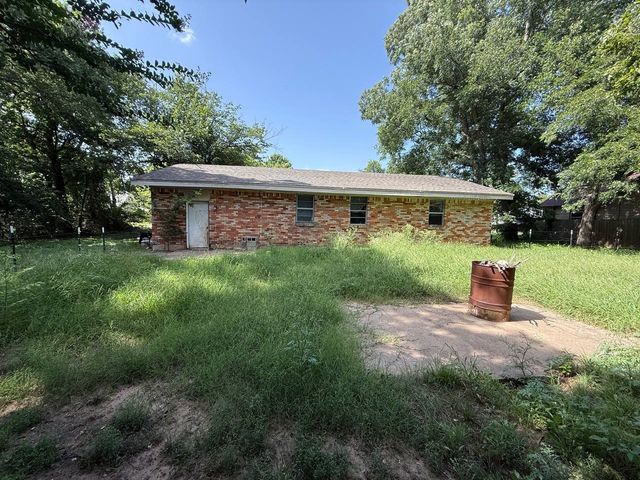 802 E Main Street, Tioga, TX 76271