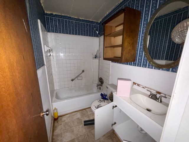 802 E Main Street, Tioga, TX 76271