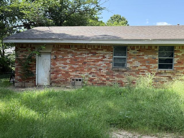 802 E Main Street, Tioga, TX 76271