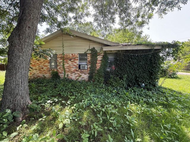 802 E Main Street, Tioga, TX 76271