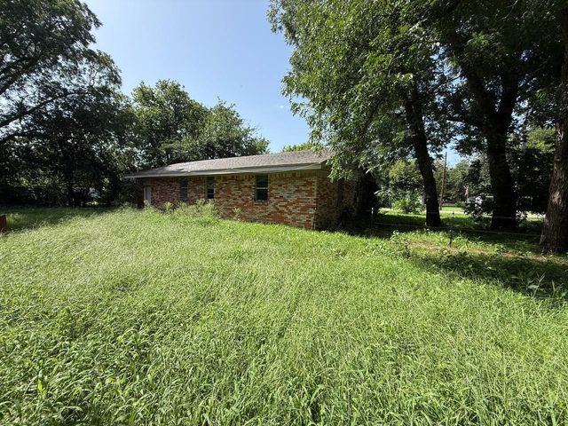 802 E Main Street, Tioga, TX 76271