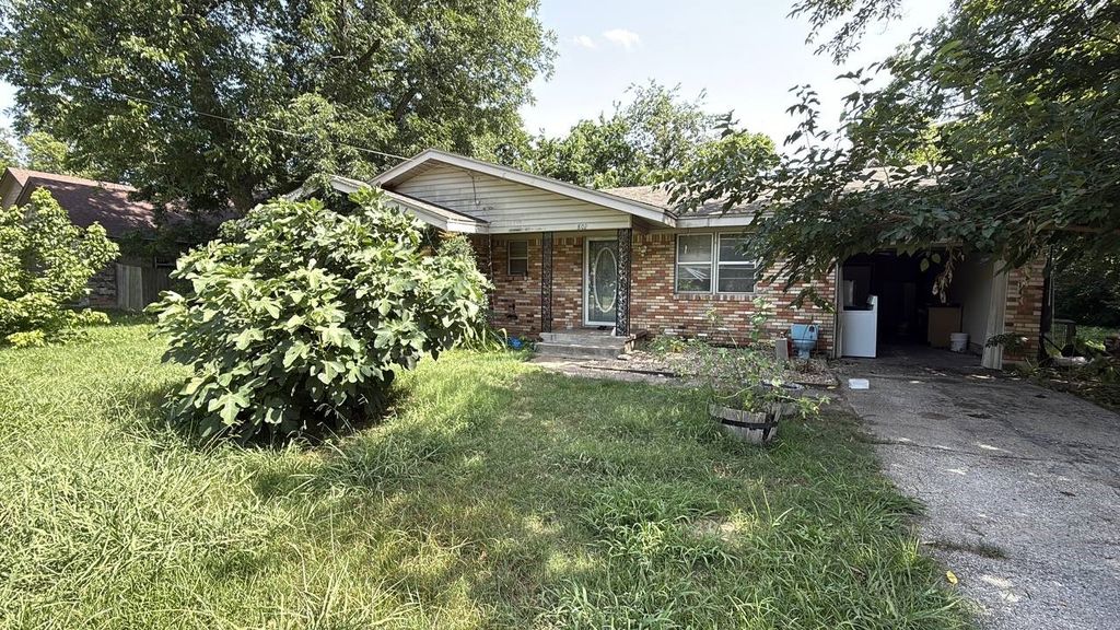 802 E Main Street, Tioga, TX 76271