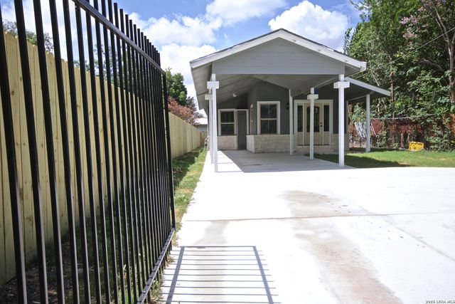 126 Holly St., San Antonio, TX 78207
