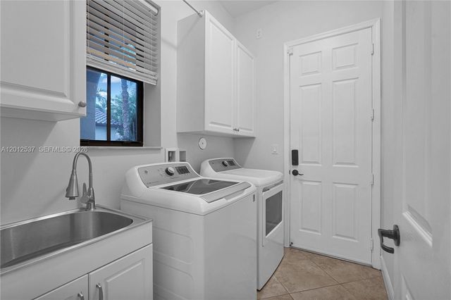 8363 NW 26th Ct, Cooper City, FL 33024