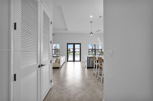 8363 NW 26th Ct, Cooper City, FL 33024