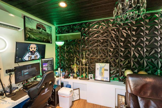 8822 W DEER VALLEY Road, Peoria, AZ 85382