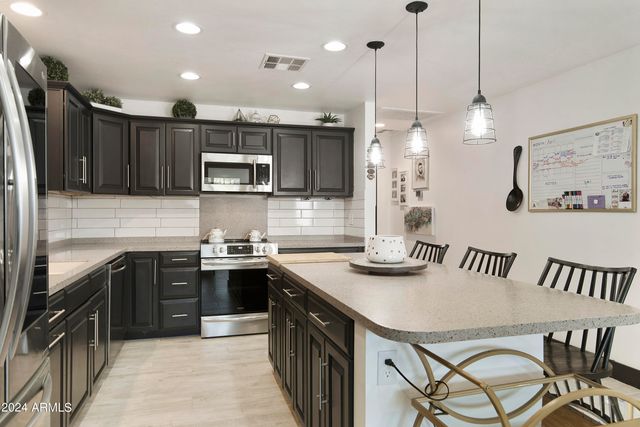 8822 W DEER VALLEY Road, Peoria, AZ 85382