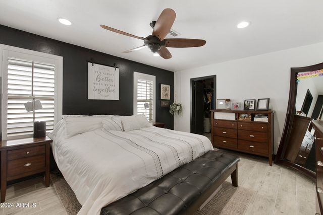 8822 W DEER VALLEY Road, Peoria, AZ 85382