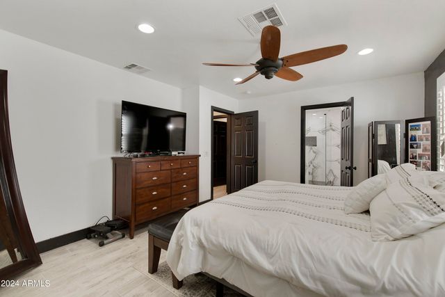 8822 W DEER VALLEY Road, Peoria, AZ 85382