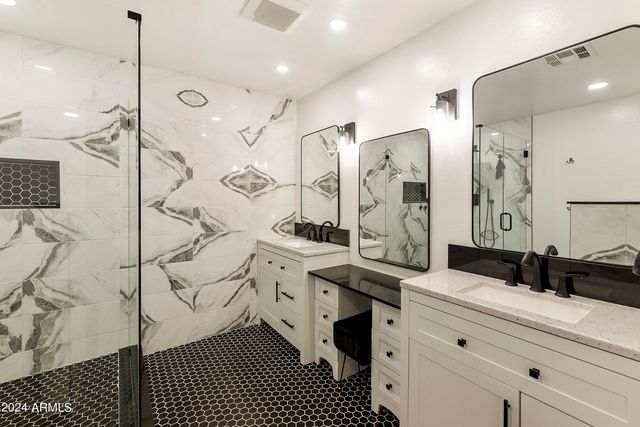 8822 W DEER VALLEY Road, Peoria, AZ 85382