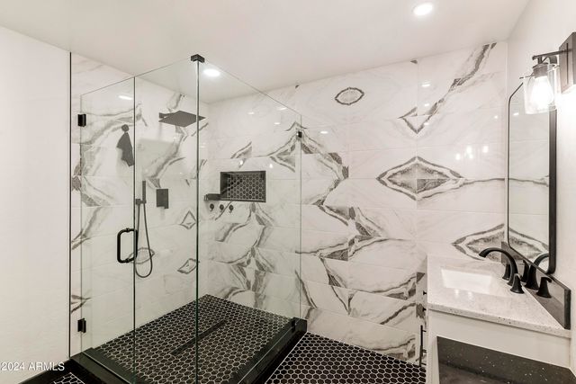 8822 W DEER VALLEY Road, Peoria, AZ 85382