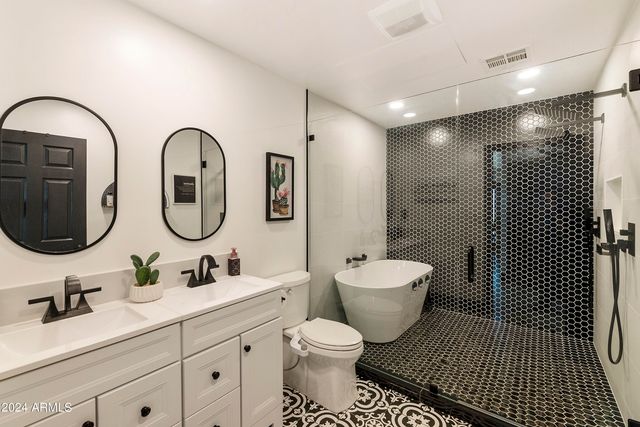 8822 W DEER VALLEY Road, Peoria, AZ 85382